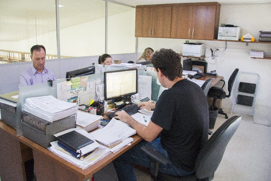 Equipe do Escritório Amaral trabalhando na área de departamentos