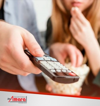 Aproveite o fim de ano para relaxar e aprender sobre economia com filmes e sries, confira algumas opes